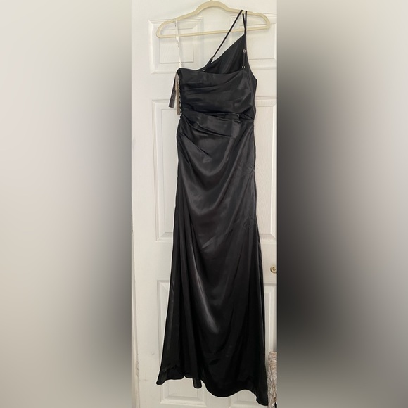 NWT David’s Bridal GALINA SIGNATURE
charmeuse draped strappy bridesmaid dress - Picture 2 of 4